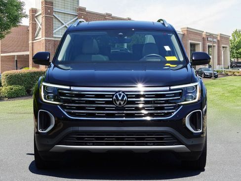 Used 2024 Volkswagen Atlas SEL AWD/4WD image 2