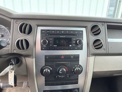 Used 2008 Jeep Commander Sport AWD/4WD image 16