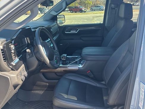 Used 2024 Chevrolet Silverado 1500 LT Trail Boss w/ LT Trail Boss Premium Package image 3