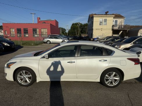 Used 2013 Nissan Altima 2.5 SL w/ Technology Pkg FWD image 3