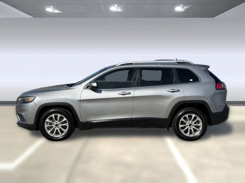 Used 2019 Jeep Cherokee Latitude w/ Popular Appearance Group image 2