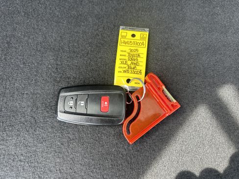 Used 2025 Toyota RAV4 XLE AWD/4WD image 30