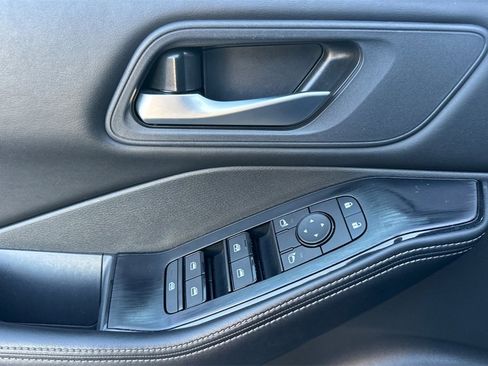 Used 2025 Nissan Rogue SV image 13