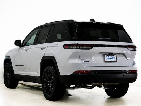 New 2025 Jeep Grand Cherokee Limited image 9