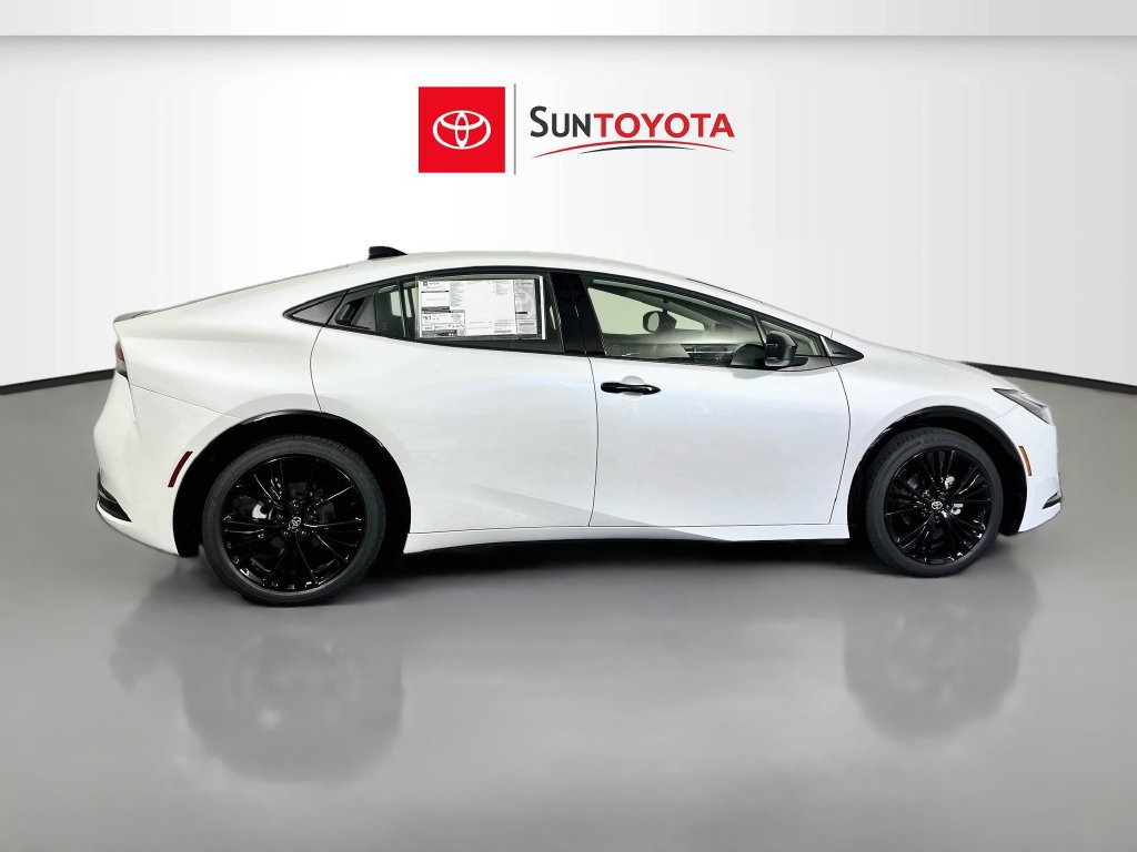 New 2027 Toyota Prius FWD image 2