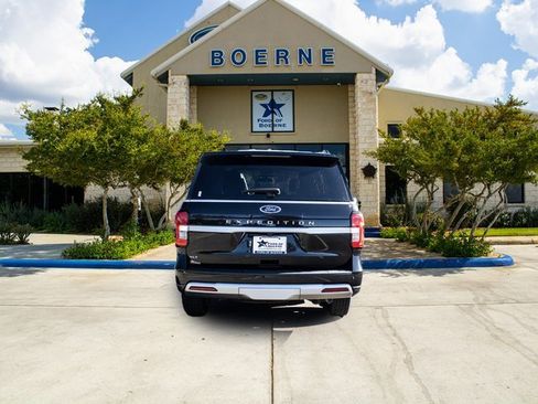 Used 2024 Ford Expedition XLT image 4