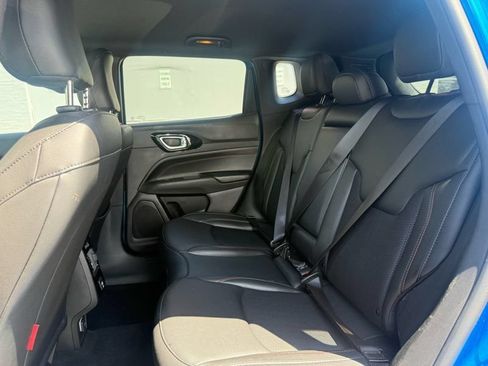 Used 2025 Jeep Compass Trailhawk AWD/4WD image 41