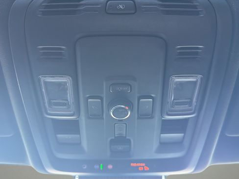 Used 2025 GMC Yukon Denali Ultimate AWD/4WD image 29