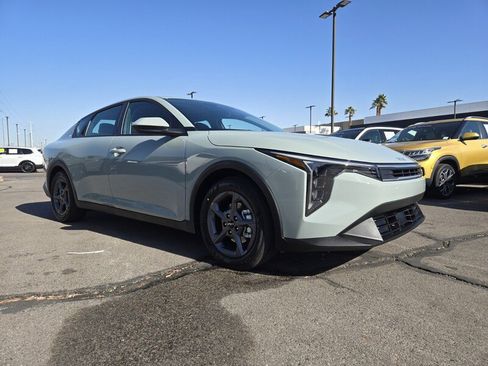 New 2026 Kia K4 LXS image 2