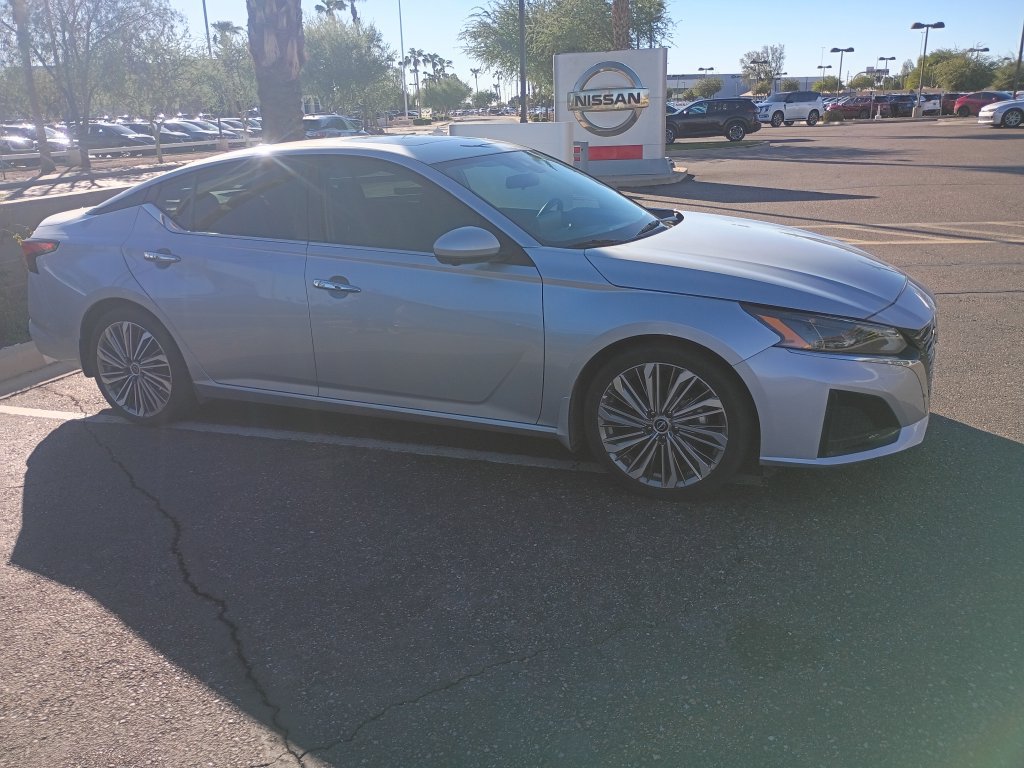 Used 2024 Nissan Altima 2.5 SL FWD image 3