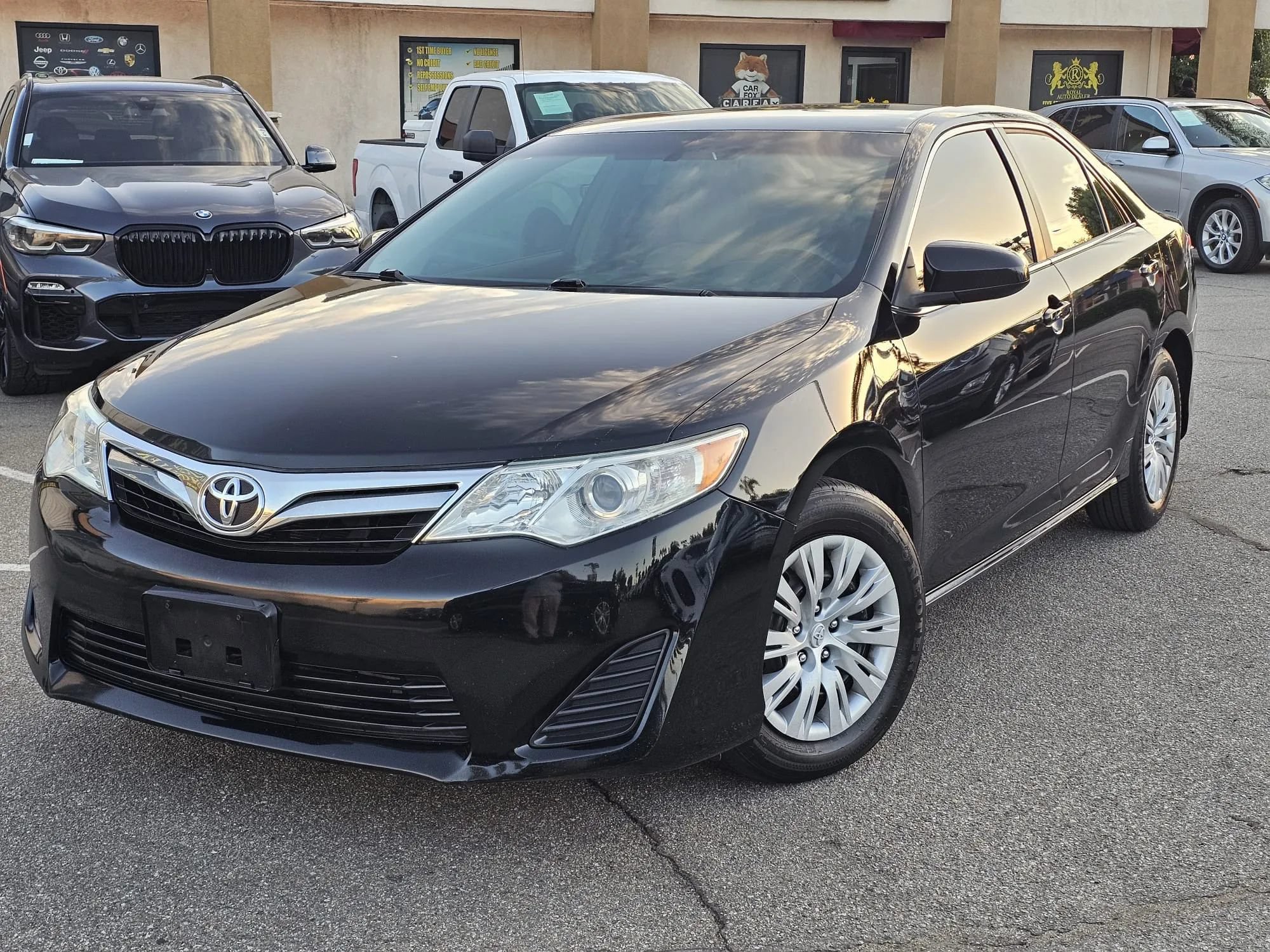 Used 2012 Toyota Camry LE FWD image 1