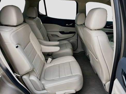 Used 2023 GMC Acadia Denali w/ Denali Technology Package FWD image 29