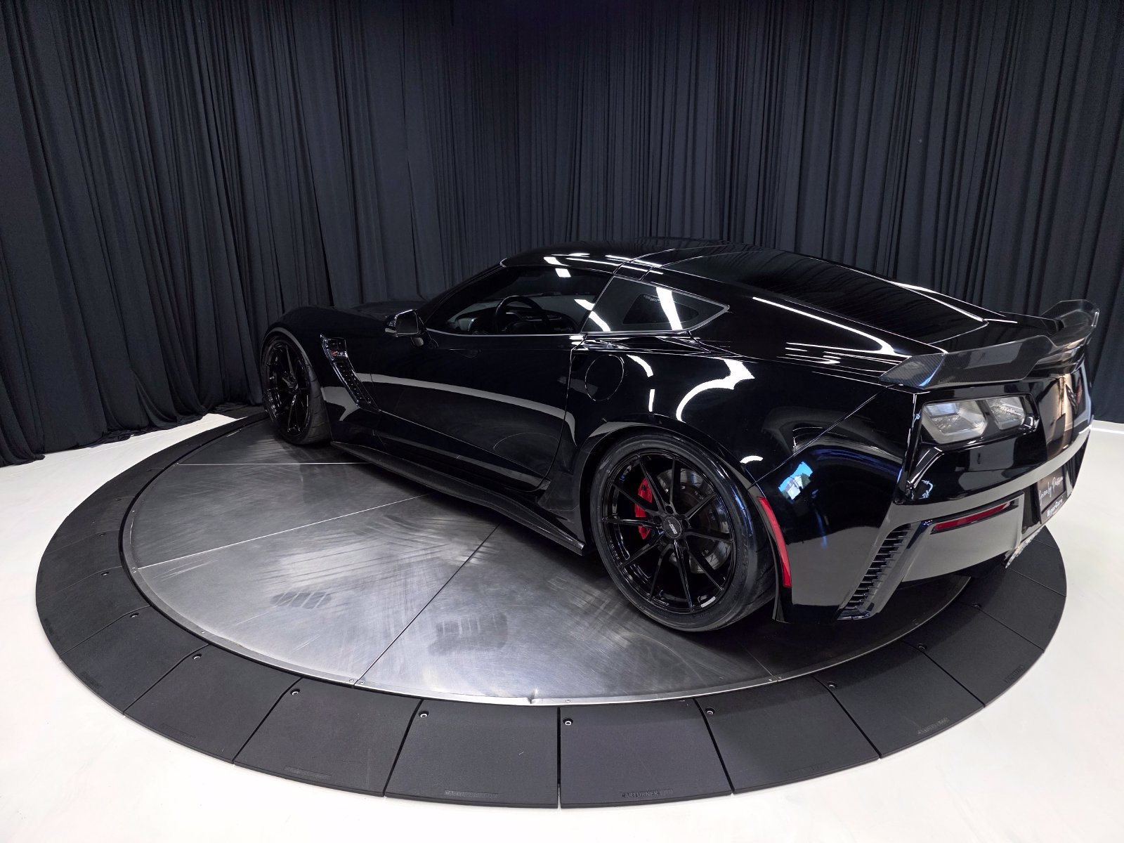 Used 2016 Chevrolet Corvette Z06 w/ 2LZ Preferred Equipment Group RWD image 12