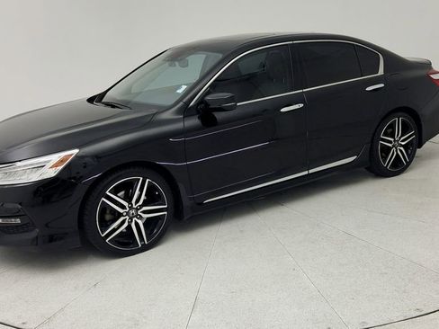 Used 2016 Honda Accord Touring image 4