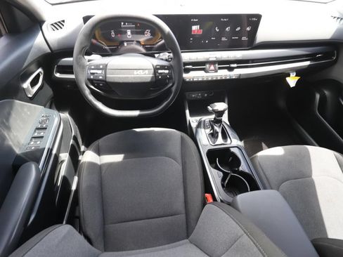 Used 2025 Kia K4 FWD image 6