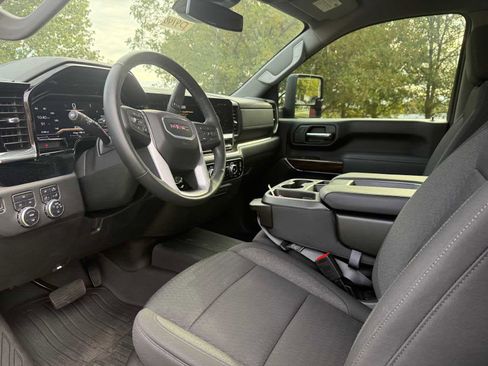 Used 2024 GMC Sierra 2500 SLE w/ SLE Convenience Package image 13
