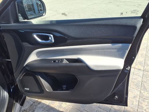 Used 2025 Jeep Compass Limited w/ Sun & Sound Group image 18