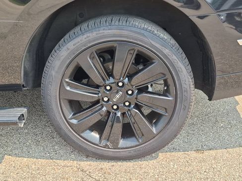 Used 2022 Lincoln Navigator Reserve AWD/4WD image 11