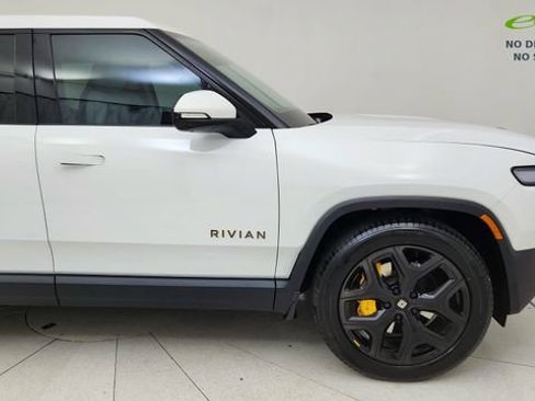 Used 2025 Rivian R1T Premium AWD/4WD image 2