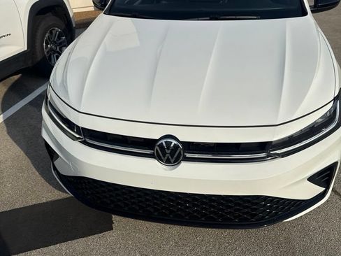 Used 2025 Volkswagen Jetta Sport FWD image 2
