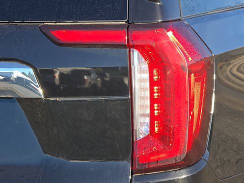 Used 2024 GMC Yukon SLT image 51