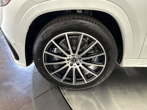 Used 2026 Mercedes-Benz GLS 450 4MATIC image 35