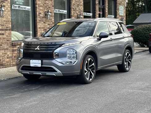 Used 2022 Mitsubishi Outlander SEL image 1