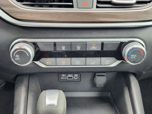 Used 2025 Nissan Altima 2.5 SV image 17