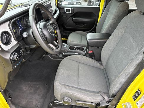Used 2024 Jeep Wrangler Unlimited image 26