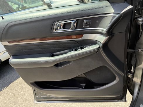 Used 2018 Ford Explorer Platinum image 21