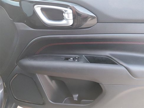 Used 2024 Jeep Compass Trailhawk w/ Trailhawk Convenience Group image 18