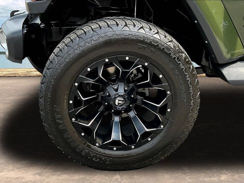 Used 2022 Jeep Wrangler Unlimited Sahara AWD/4WD image 34