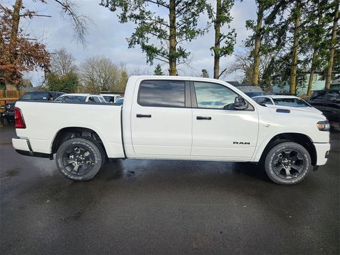 New 2026 RAM 1500 4x4 Crew Cab image 8