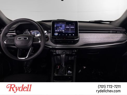 Used 2024 Jeep Compass Latitude image 12