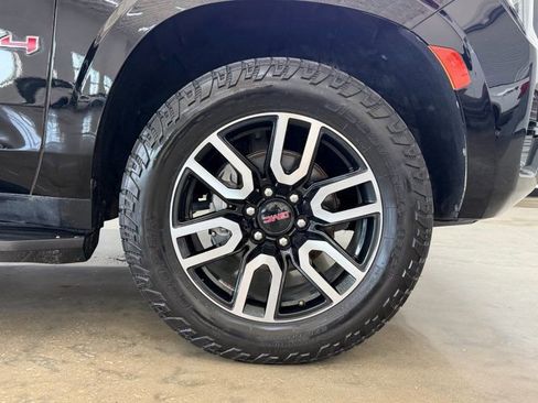 Used 2022 GMC Yukon XL AT4 AWD/4WD image 10