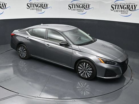 Used 2025 Nissan Altima 2.5 SV FWD image 21