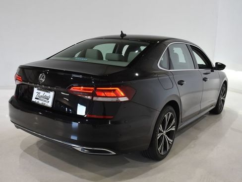 Used 2020 Volkswagen Passat 2.0T SEL FWD image 4
