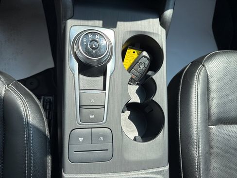 Used 2022 Ford Escape SEL image 19