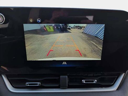 Used 2025 Chevrolet Equinox LT FWD image 12