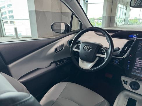 Used 2017 Toyota Prius Prime Advanced FWD image 36
