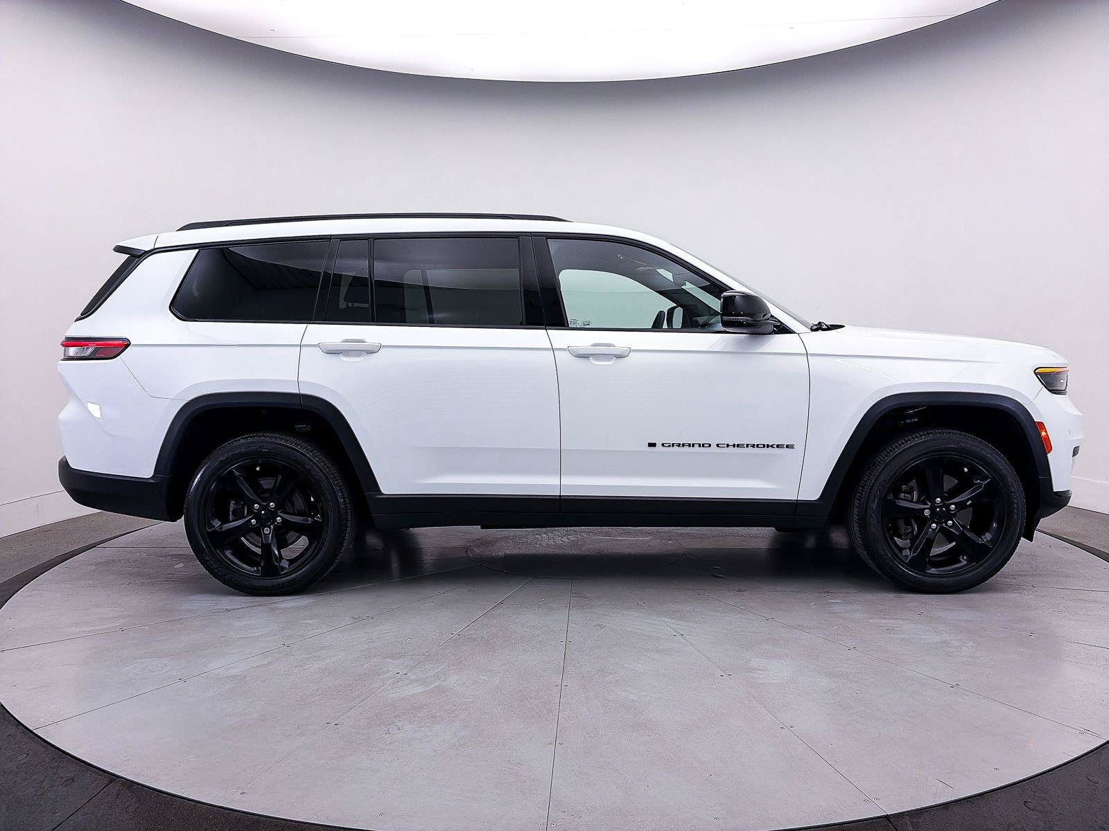 Used 2023 Jeep Grand Cherokee L Laredo AWD/4WD image 44