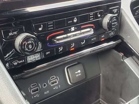 Used 2023 Jeep Grand Cherokee L Limited AWD/4WD image 19