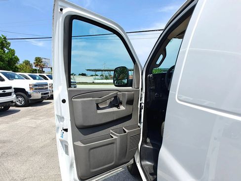 Used 2017 Chevrolet Express 2500 RWD image 13