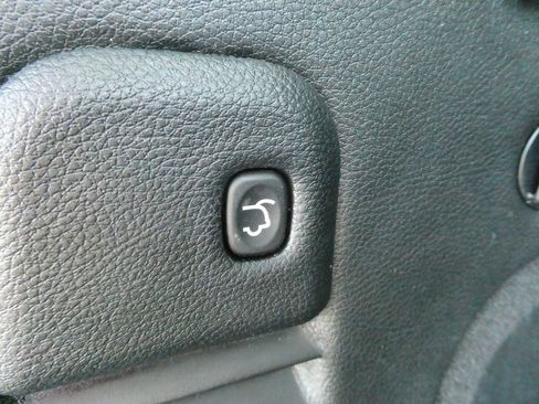 Used 2020 Jeep Grand Cherokee Altitude AWD/4WD image 17