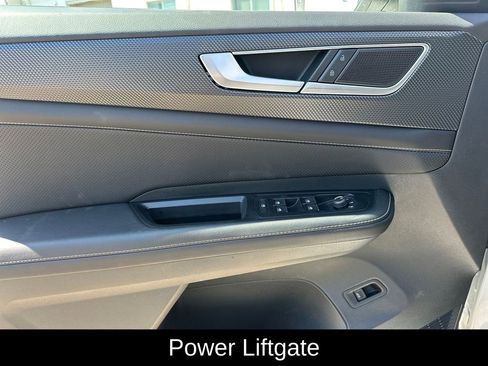 Used 2025 Volkswagen Atlas Cross Sport SEL R-Line AWD/4WD image 16