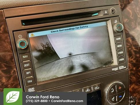 Used 2011 GMC Sierra 2500 Denali w/ Suspension Package, Off-Road AWD/4WD image 17