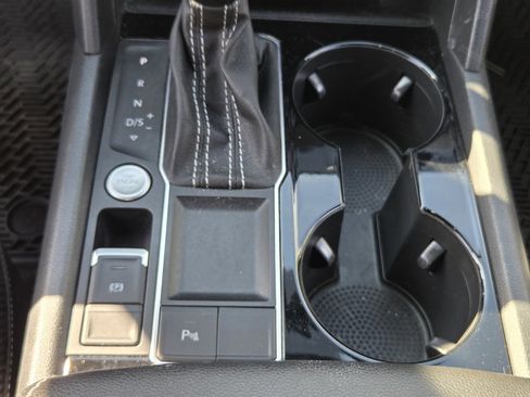 Used 2023 Volkswagen Atlas Cross Sport SE image 15