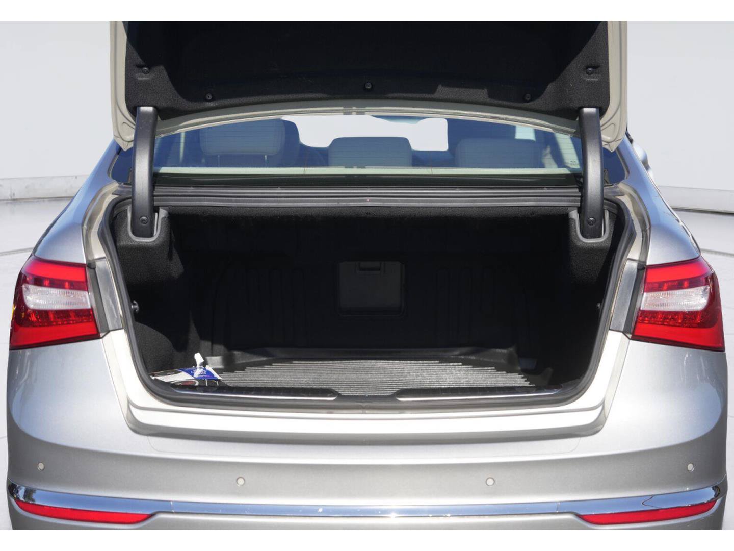 Used 2015 Kia Cadenza Premium FWD image 31