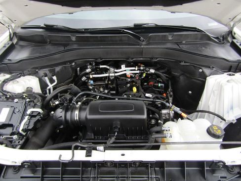 Used 2024 Ford Explorer XLT w/ Equipment Group 202A AWD/4WD image 41