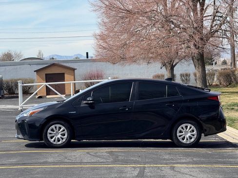 Used 2022 Toyota Prius LE FWD image 8